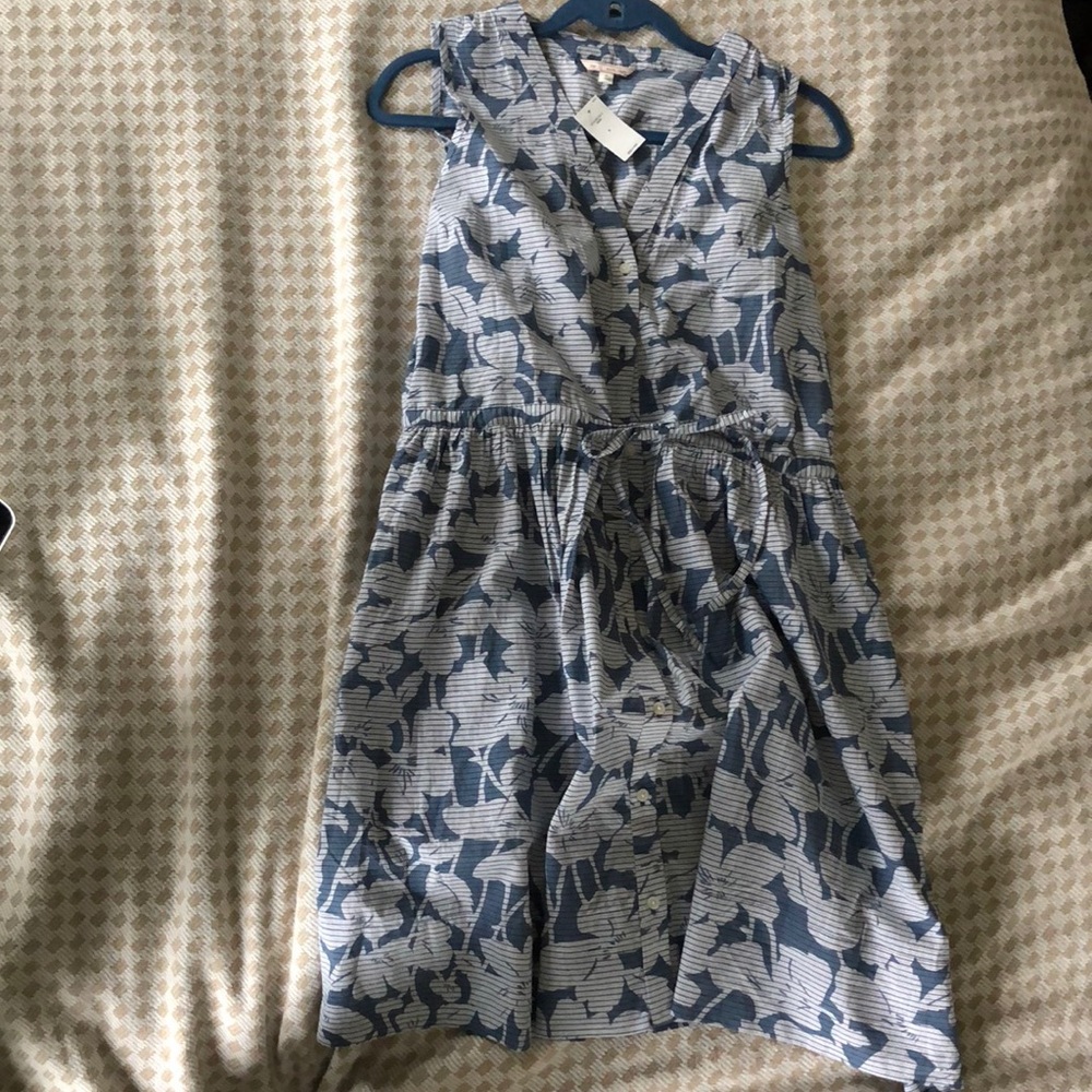 lightweight.  Buttons down front, ties at waist.